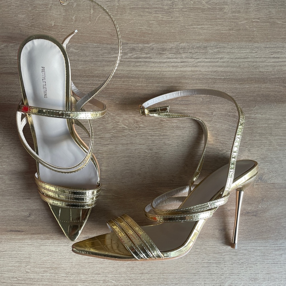 Women Gold Strappy Heels PrettyLittleThing US size5
3” Heels Pointy Toe Sandal